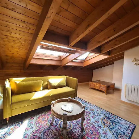 Dos Torres Numenor - ático Abuhardillado De Madera Apartamento
