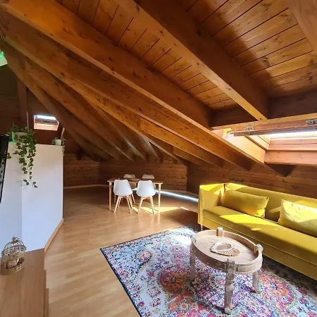 Apartamento Dos Torres Numenor - ático Abuhardillado De Madera Zaragoza