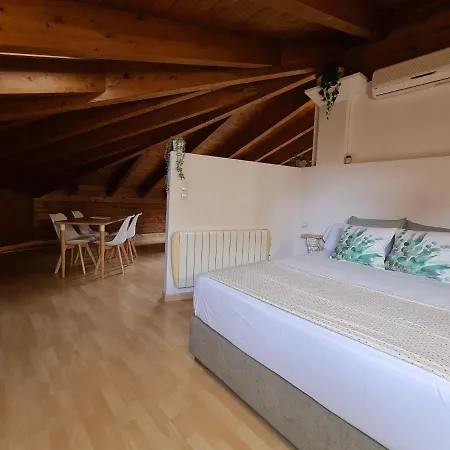 Dos Torres Numenor - ático Abuhardillado De Madera Apartamento Zaragoza