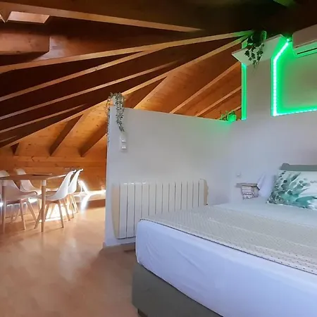 Dos Torres ático Abuhardillado En Calle Alfonso I Apartamento